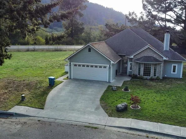 131 Salmon Ave, Klamath, CA 95548