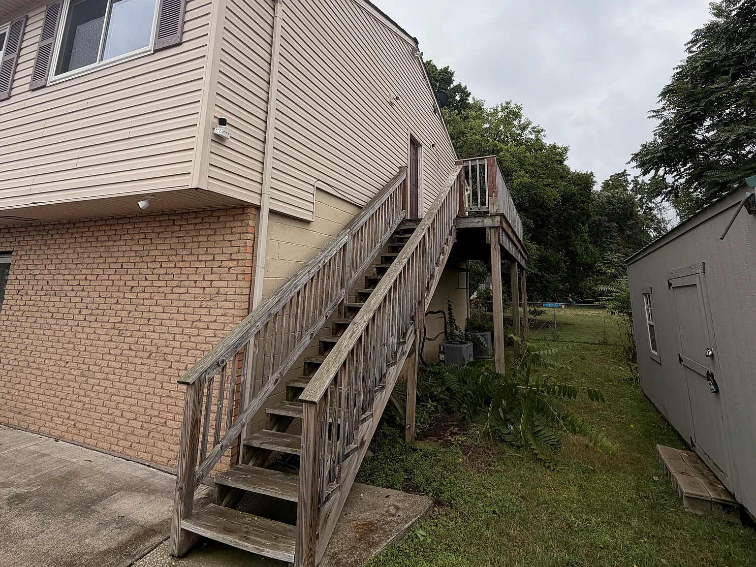 3 bed, 2100 sqft, $1,500 — Photo 2
