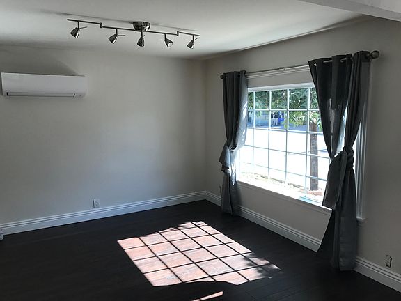 5th image of 1521 E Broadway