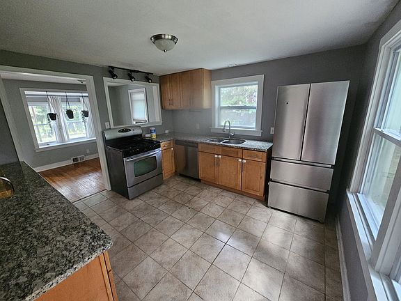 5th image of 13 Greenmeadow Dr