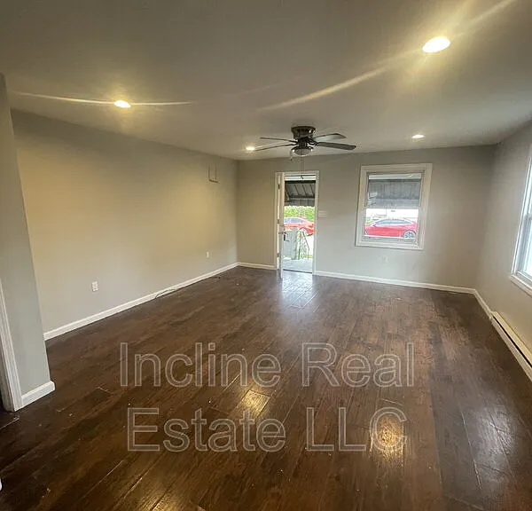 124 S 13th St — Photo 11