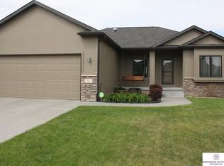 10614 S 212th St, Gretna, NE 68028