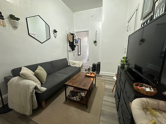 4th image of 893 Saint Johns Pl #C2