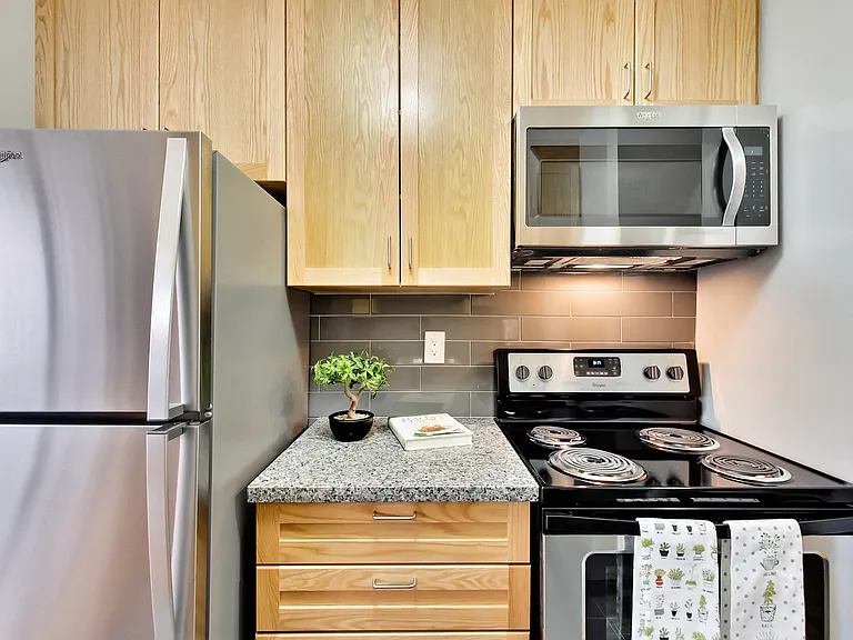42 Glen Elm Ave #206 — Photo 21