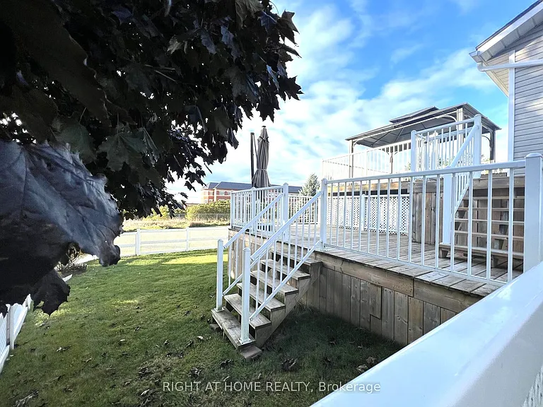 590 Arbour Cres — Photo 15