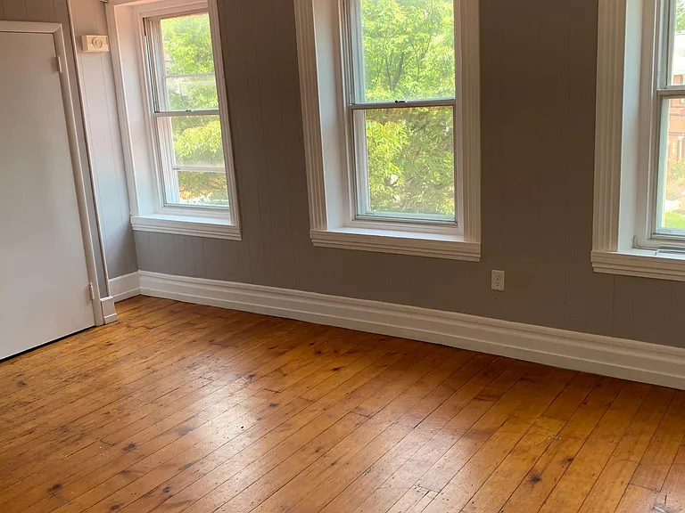 125 E Washington St #3 — Photo 4