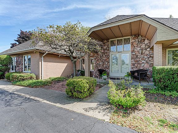 2nd image of 14 Kingston Dr