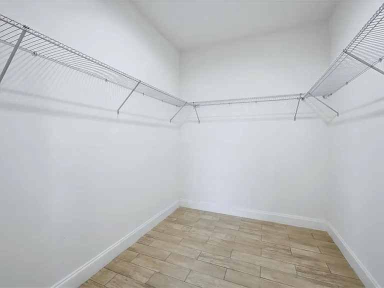 8 Bank Ct — Photo 15
