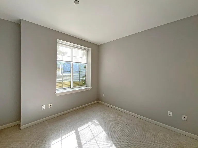 11004 NE 11th St #301 — Photo 11
