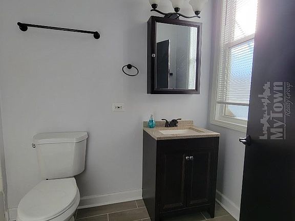 5th image of 4759 N Lincoln Ave #2