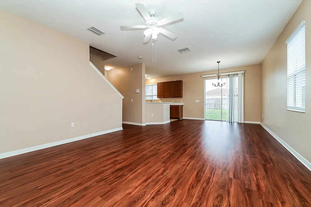 3 bed, 2.5 bath, 1889 sqft, $1,980 — Photo 4