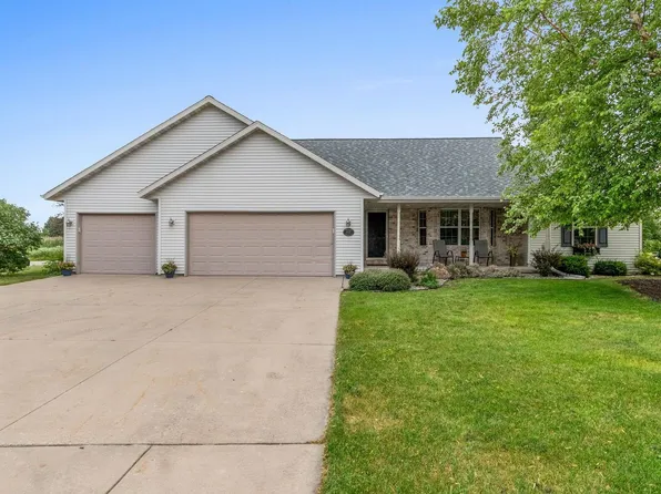 1717 Emerald Dr, Green Bay, WI 54311