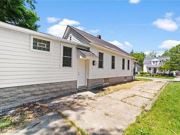 3rd image of 607 W 22nd St