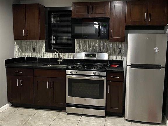 2nd image of 1523 Bay View Ave