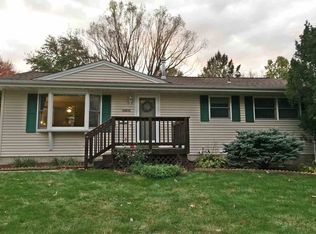 3801 Lynbrook Dr NE, Cedar Rapids, IA 52402