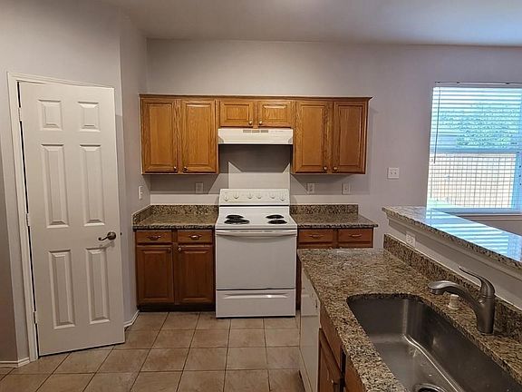 3rd image of 2604 Winterberry Ln