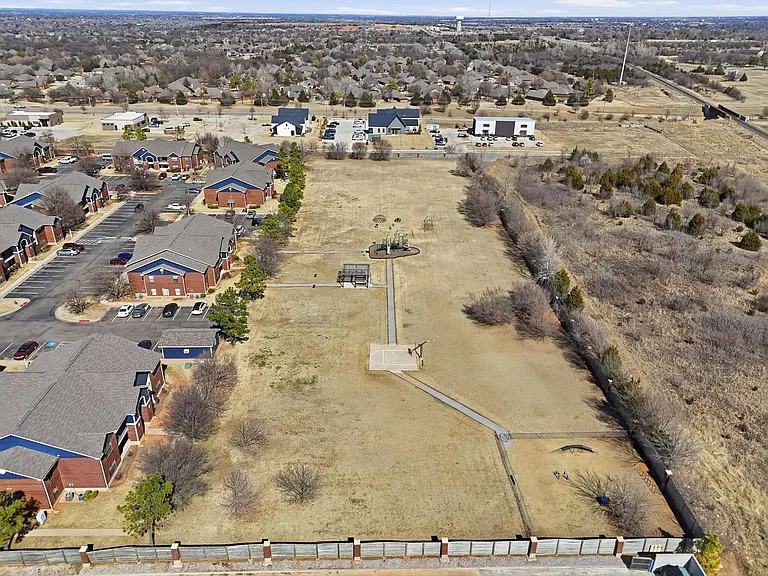 Edmond at Twenty500 Apartments — Photo 25