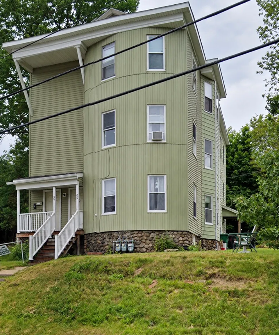 3 bed, 1100 sqft, $2,200 — Photo 1