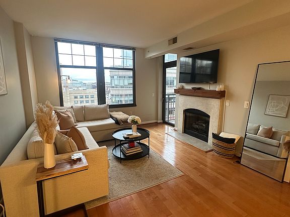 3rd image of 1021 N Garfield St APT 947