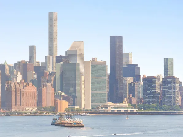 184 Kent Avenue image 3 of 13