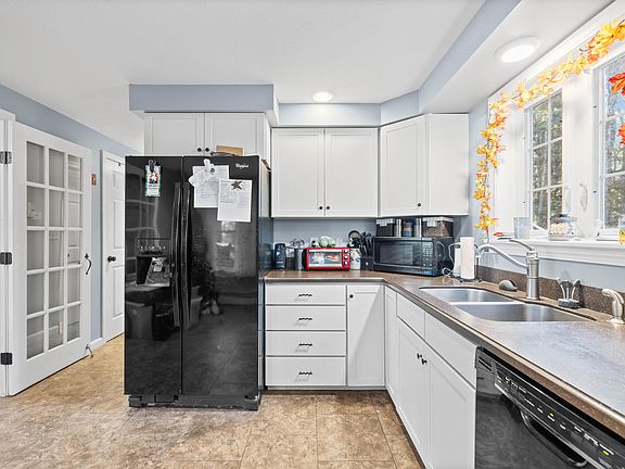 5th image of 28 Rosemont Avenue