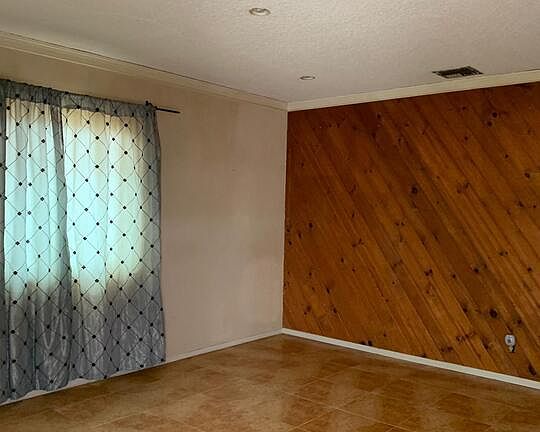 4th image of 1305 N Lassen Ave