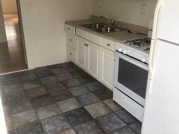 2nd image of 3028 Garrison St