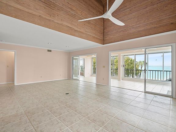5th image of 279 Ferry Landing Dr
