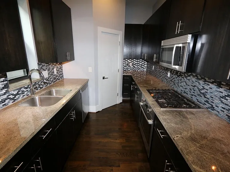 2103 Hadley St — Photo 8