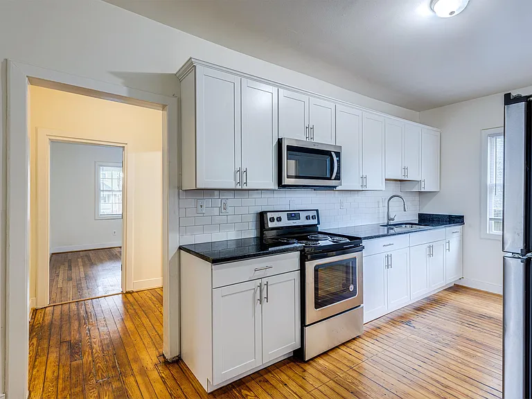 2922 Noble Ave #A — Photo 11