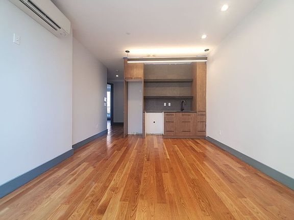 2nd image of 376 Bedford Ave #4L
