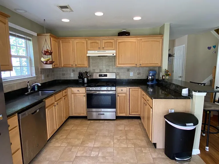 272 Fountayne Ln — Photo 4