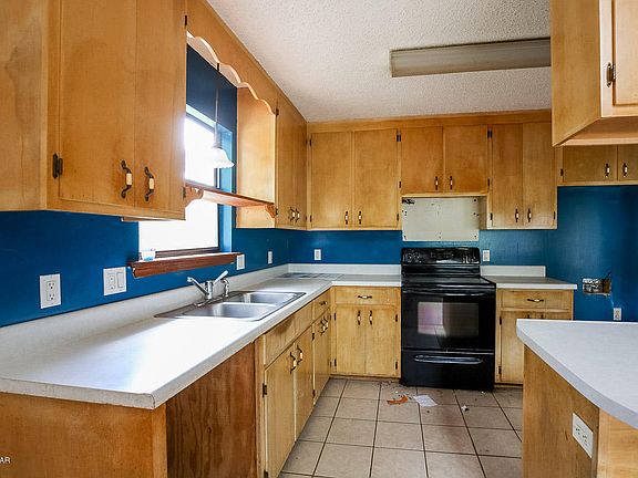 4th image of 826 Olivia Dr