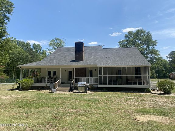 3rd image of 102 S Country Club Road