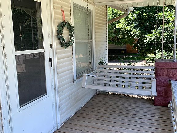 Front porch/swing