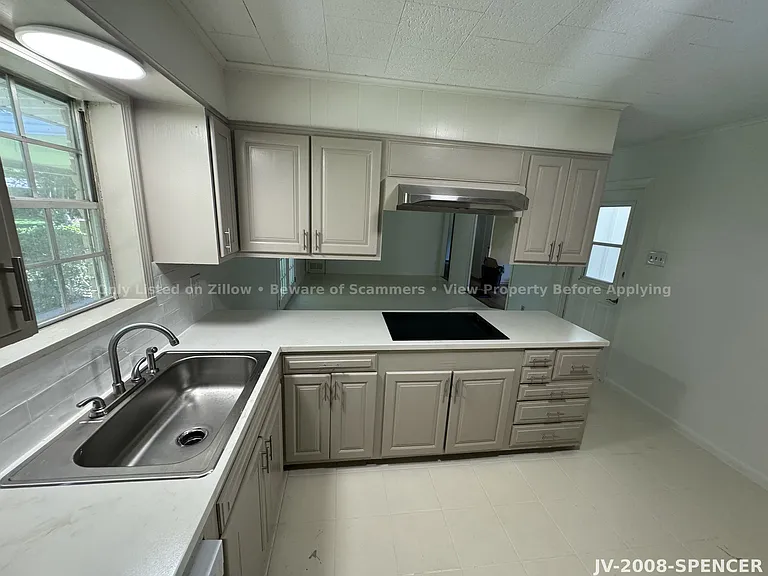 2008 Spencer Ave — Photo 5