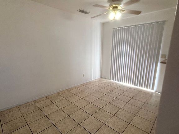 4th image of 721 Delta Dr #D0721-b