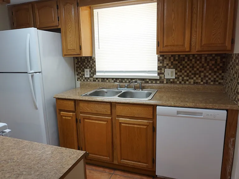 5539 Pinebay Cir N — Photo 4