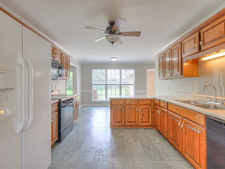 405 Sandi Ct — Photo 11