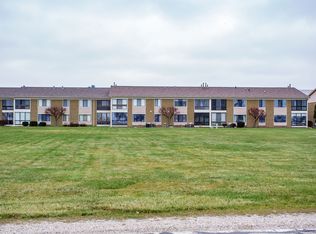 1660 River Rd APT 32, Marysville, MI 48040