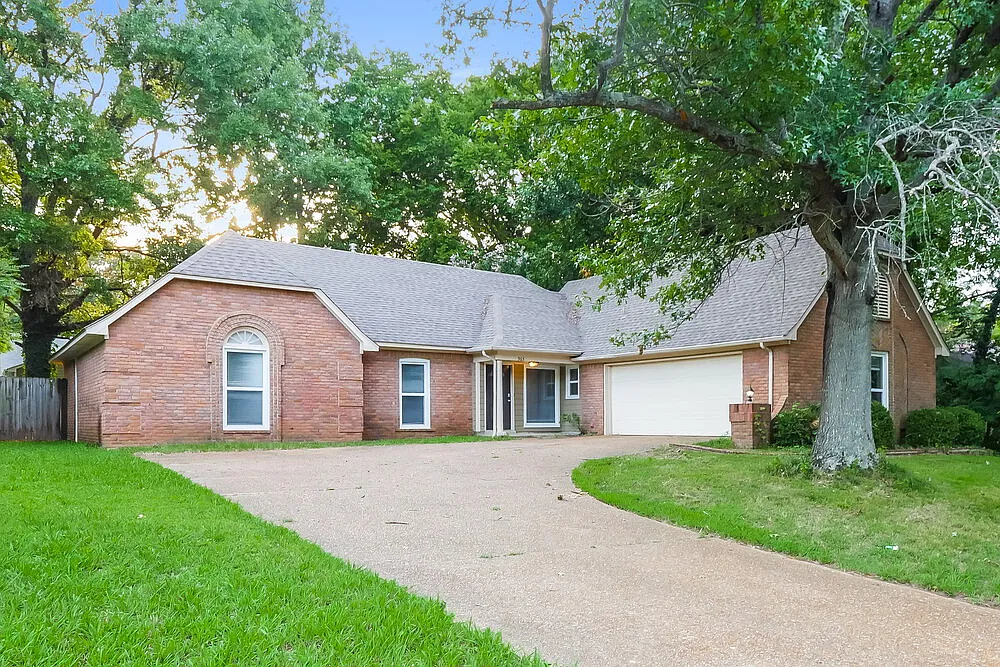3 bed, 2.0 bath, 1873 sqft, $1,795 — Photo 3