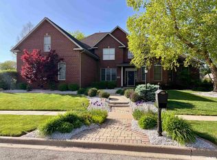 2 Hunters Way, Washington, IL 61571