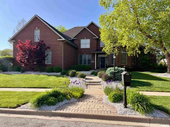 2 Hunters Way, Washington, IL 61571