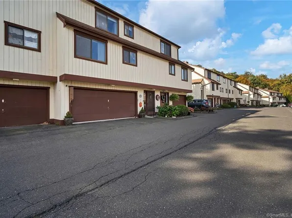 120 Essex Court #120, Beacon Falls, CT 06403