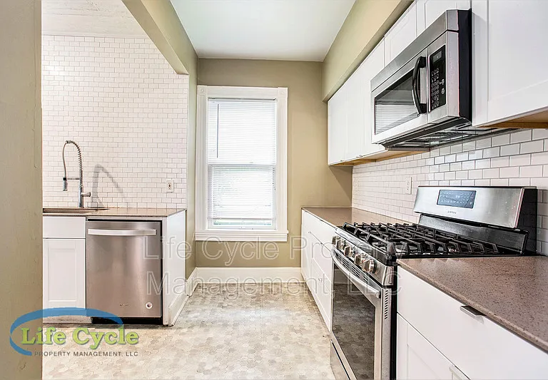 335 Washington St SE — Photo 17