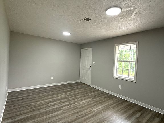4th image of 1262 Fairground Rd