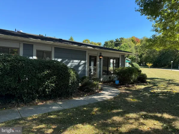 22 Maplewood Ct, Paulsboro, NJ 08066