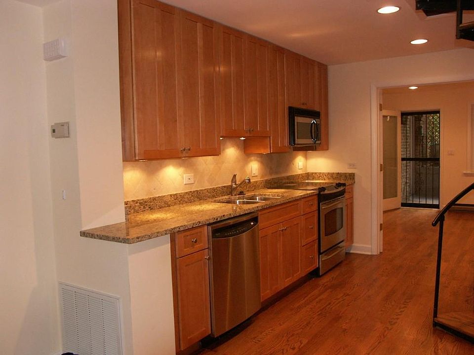 1st image of 1005 N La Salle Dr #1JM
