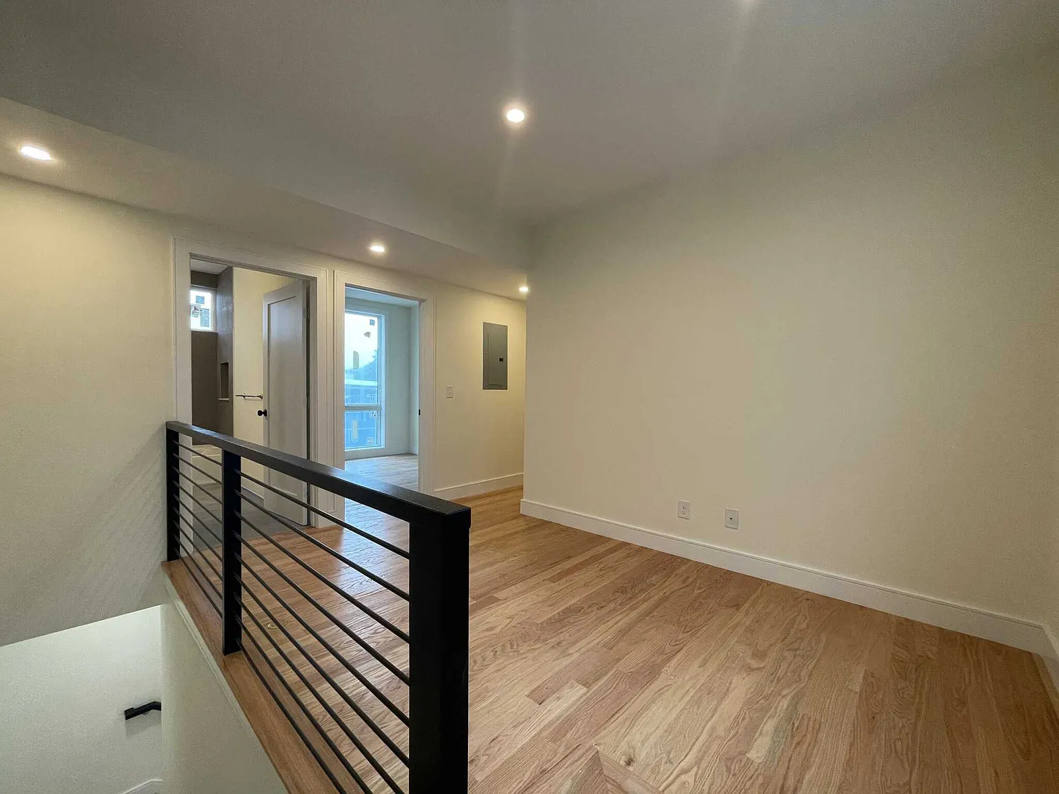 3 bed, 2.5 bath, $6,000 — Photo 2
