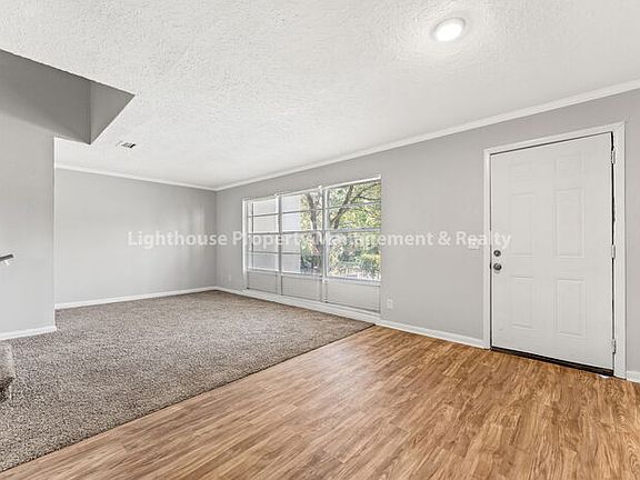 4th image of 225 Elm St